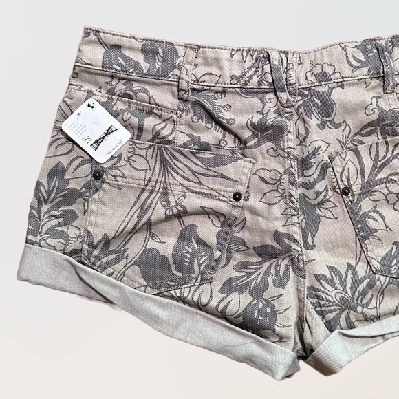 Free People We The Free Sz 28 Beginners Luck Slouch Shorts in Tan Floral Print - Picture 6 of 7